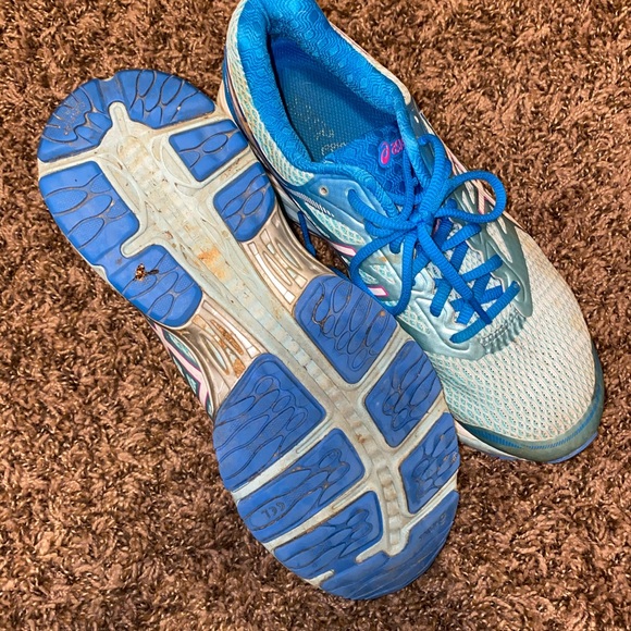 Women’s ASICS - Picture 3 of 4